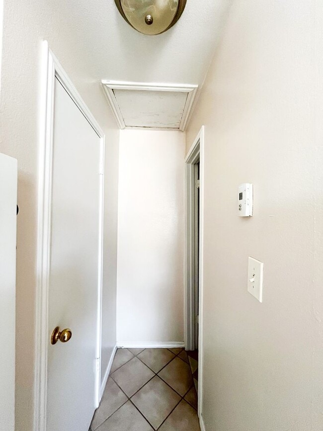 Building Photo - 211 W Bobwhite Ln