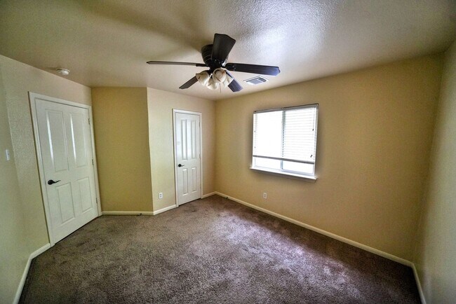 Building Photo - Beautiful Rental now available in Thistle Creek (Schertz) - 5 Bedrooms! Realtor Commission: $750