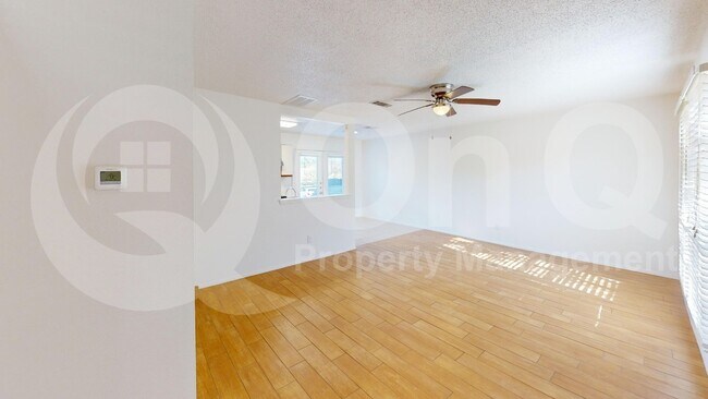 Building Photo - 1015 E Yager Ln