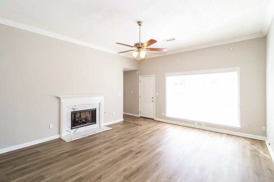 Building Photo - 4011 Chesapeake Way