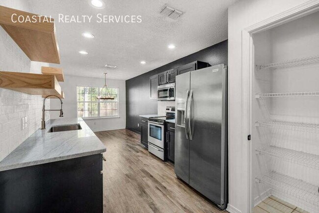Building Photo - 9756 Seafarers Way-