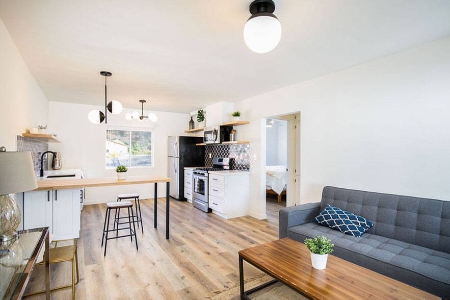 Primary Photo - 255 S Ave 55