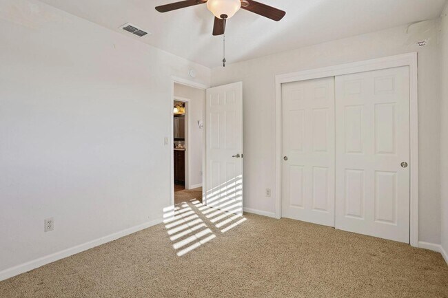 Building Photo - 7273 Shoreline Dr