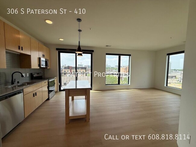 Building Photo - 306 S Paterson St