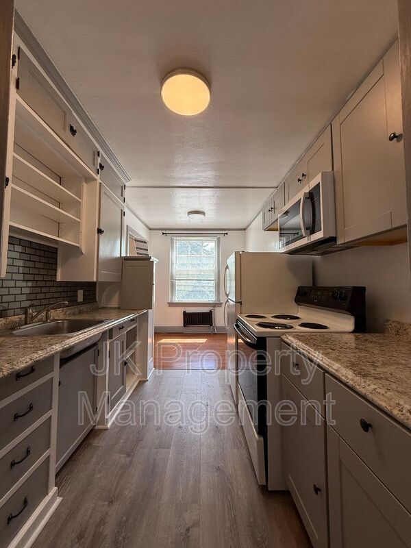 Building Photo - 310 5th St N