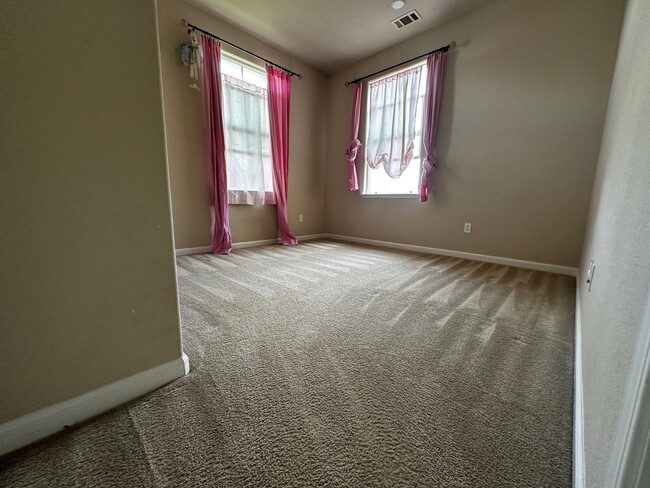 Building Photo - 133 Paddington Ct