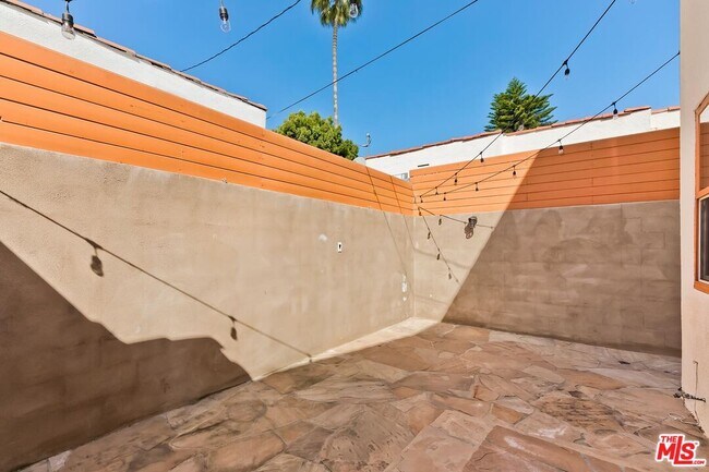 Building Photo - 503 N Vista St