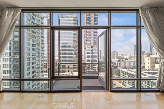 Building Photo - 1100 S Hope St