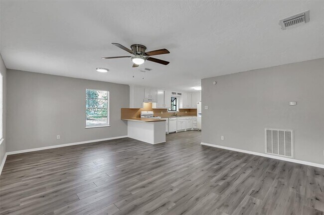 Building Photo - 29806 Lazy Ln