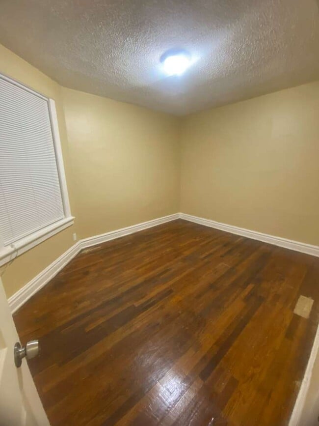 Building Photo - 5952 W Roosevelt Rd