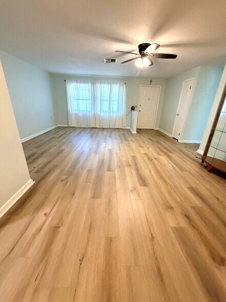 Building Photo - 653 W Buttonbush Dr