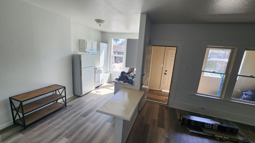 Building Photo - 815 G St