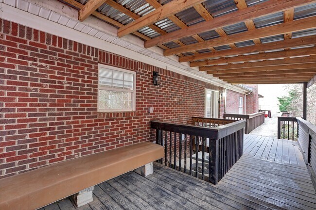 Building Photo - 2726 Brownsboro Rd