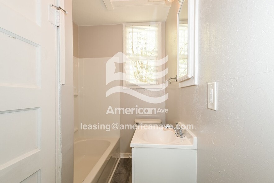 Building Photo - 111 Scott Ave