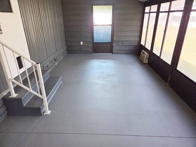 Building Photo - 1077 Quail Dr