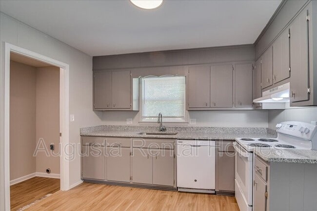 Building Photo - 3210 Trailwood Ct