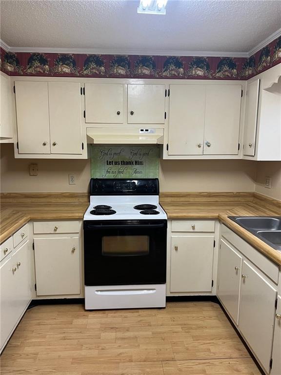 Building Photo - 4861 Woodcliff Dr N