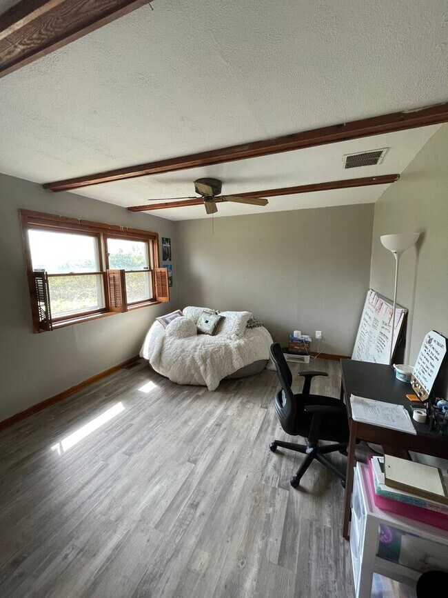 Building Photo - 3 Bedroom. 2 Bath Near Purdue!