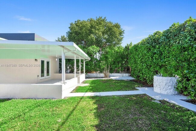 Building Photo - Southwest 26th Street, Miami, FL 33133 - 3 BR 2 BA single-family home