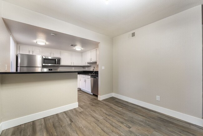 Building Photo - Modern Condo in Guard-Gated Community!