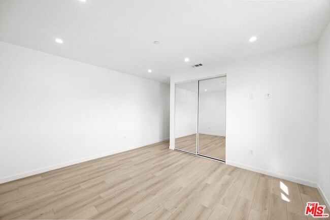 Building Photo - 2123 Cloverdale Ave