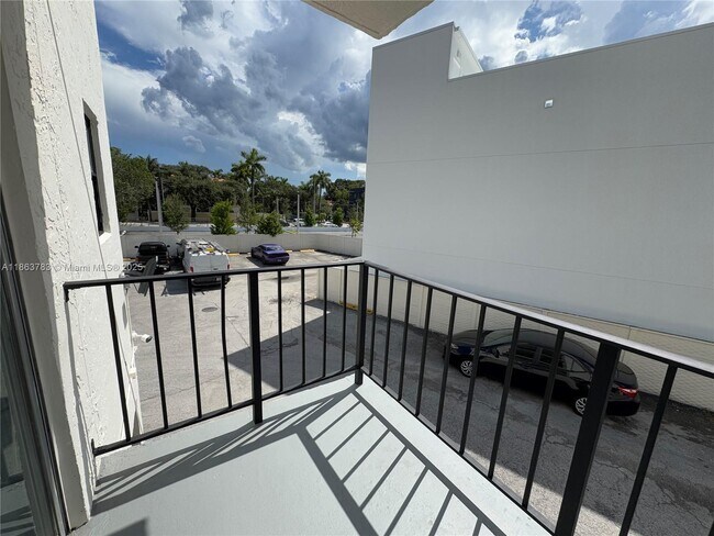 Building Photo - 3300 S Dixie Hwy