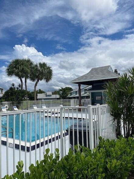 Building Photo - 3841 Island Club Cir E