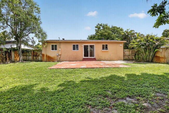 Building Photo - 6281 NW 14th Ct