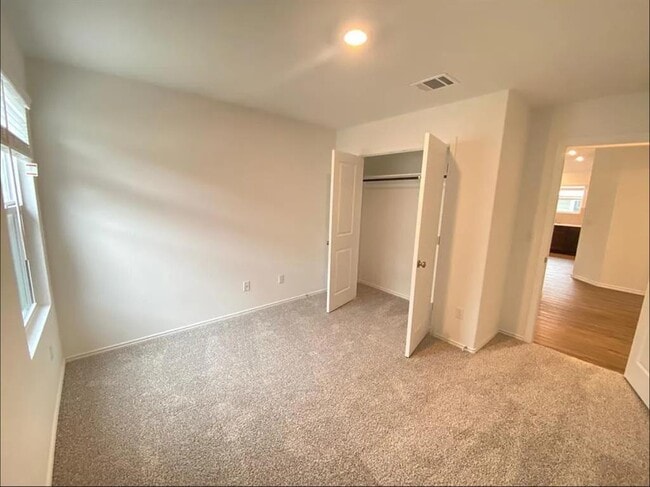 Building Photo - 490 Jack Ryan