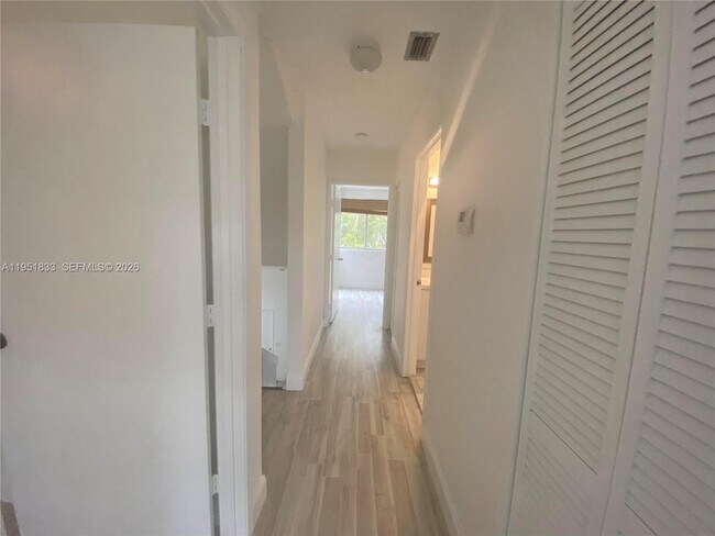 Building Photo - 654 Woodgate Cir