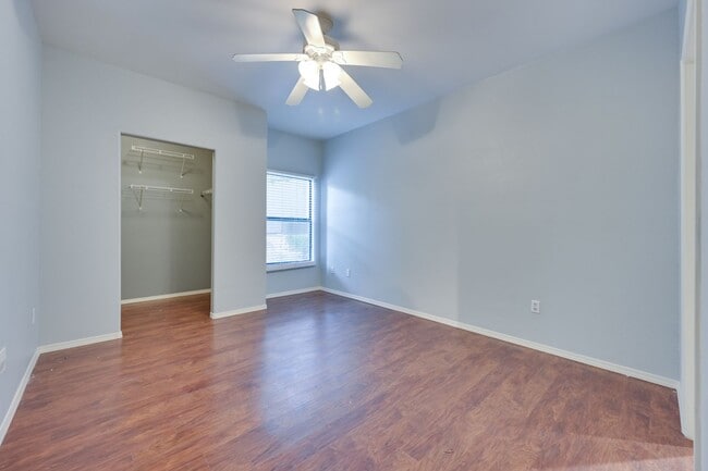 Building Photo - NW!! Gated!!! Clubhouse!!!Community Pool!!! 1st Floor Condo!!! Wood like floors!! No Carpet!!