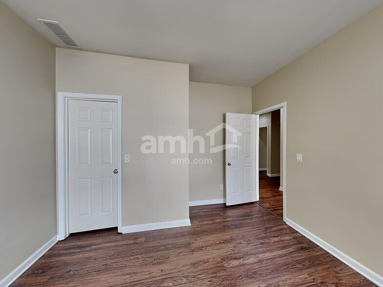 Building Photo - 7604 Cole Ln