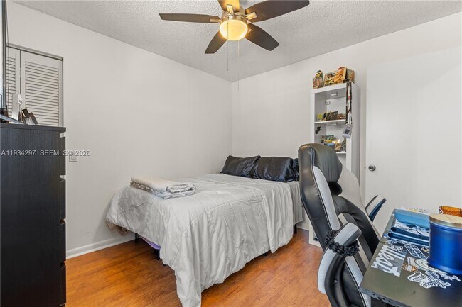 Building Photo - 1433 Presidio Dr