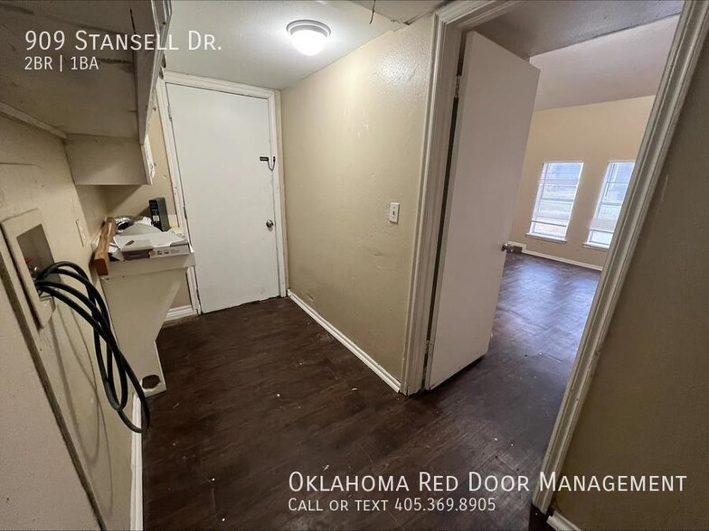 Building Photo - 909 Stansell Dr