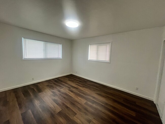 Building Photo - Gower Properties - 046-3