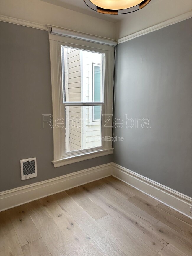 Building Photo - 1604 Jones St