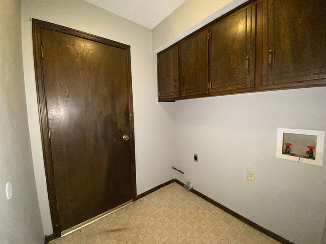 Building Photo - Welcome home!