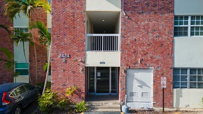 Building Photo - 2424 SE 17th St