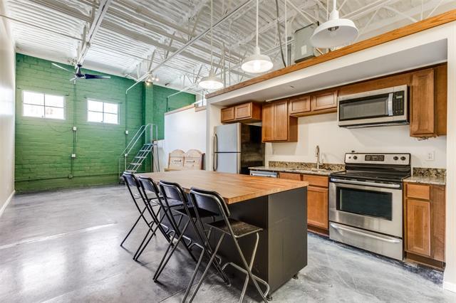 Primary Photo - 1813 Clarence St