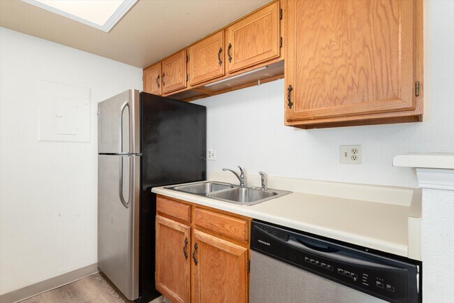 Building Photo - 923 S Zeno Way