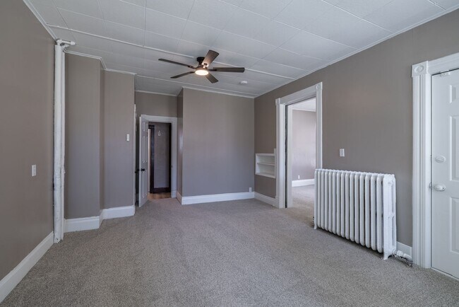 Building Photo - 5 Bedroom 2.5 Bath Midtown Home