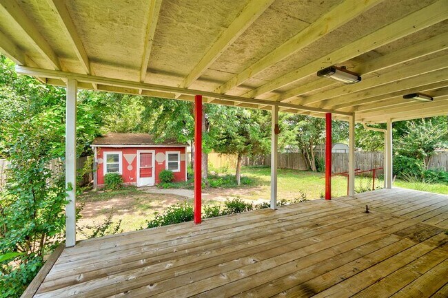 Building Photo - 817 Stahl Dr
