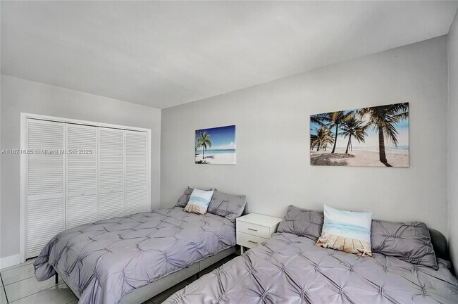 Building Photo - 3725 S Ocean Dr