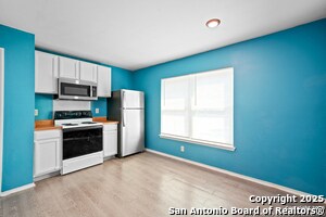 Building Photo - 5827 Sun Bay