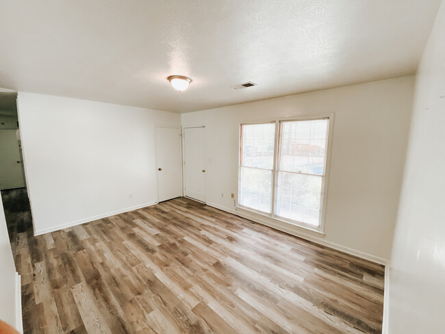 Building Photo - 5225 Woodsey Way