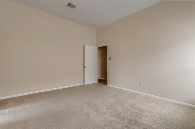 Building Photo - 19726 Cozy Cabbin Dr