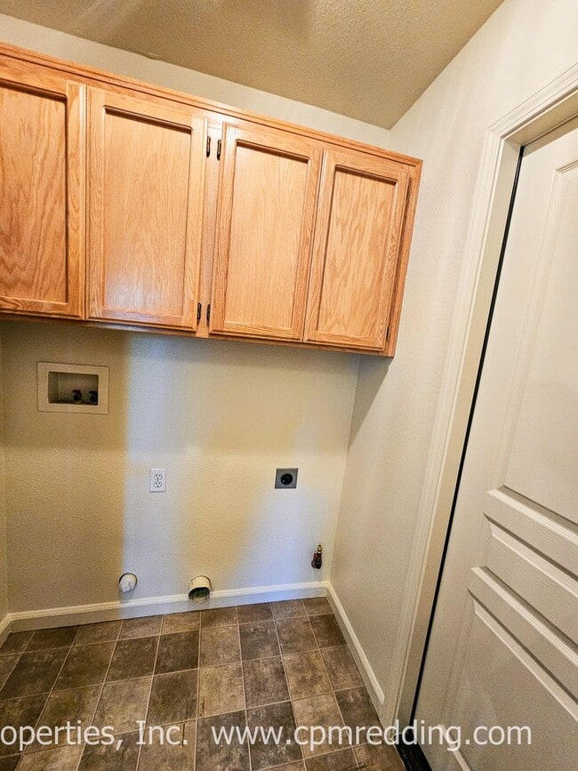 Building Photo - 3 Bedroom House on Cul-De-Sac Available Soon!