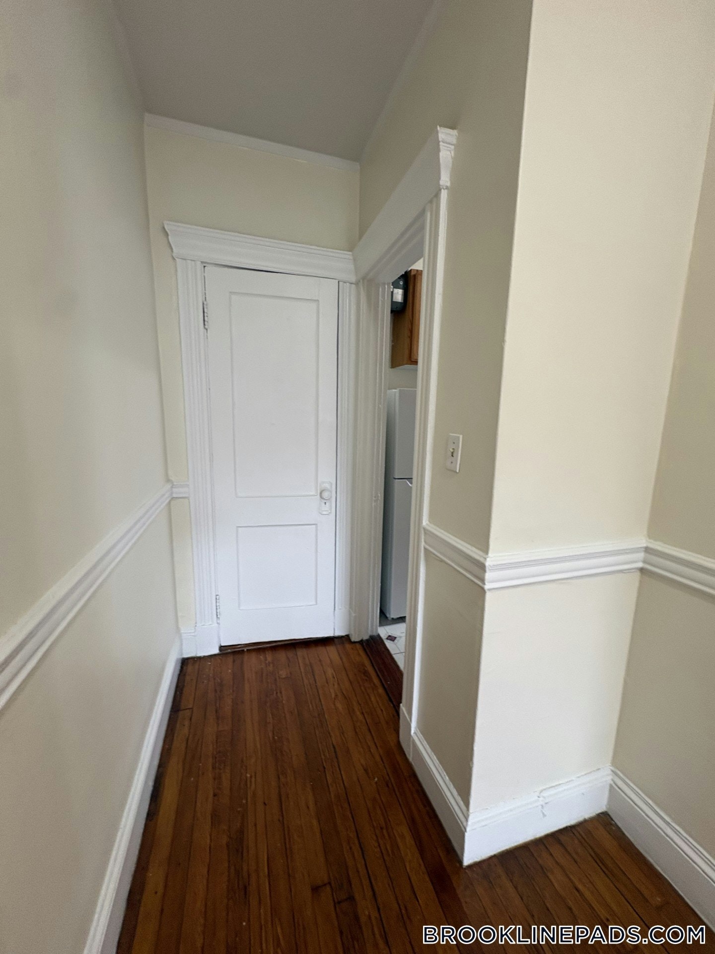Building Photo - 352 Riverway