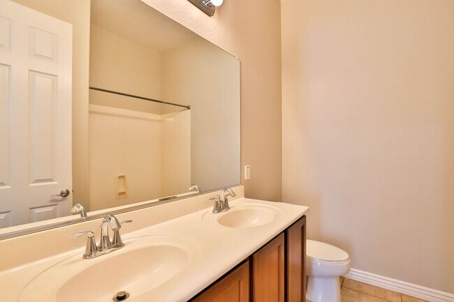 Building Photo - Beautiful Gilbert 4BR/2BA w/ RV Gate, Cove...