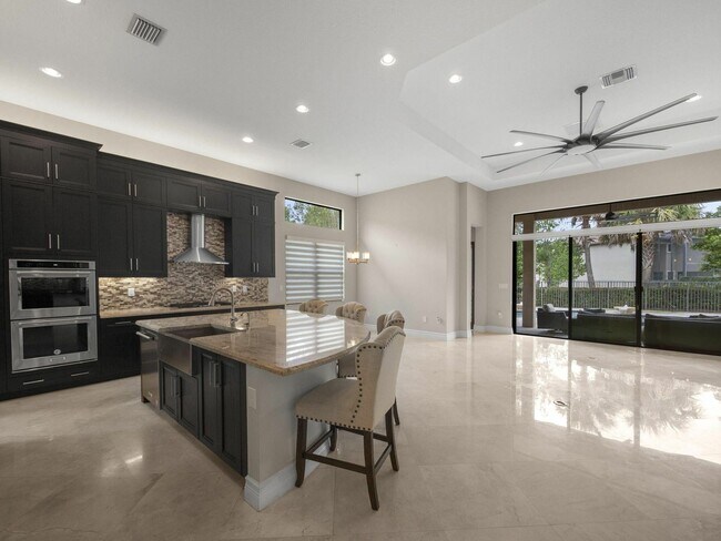 Building Photo - 9931 Bozzano Dr